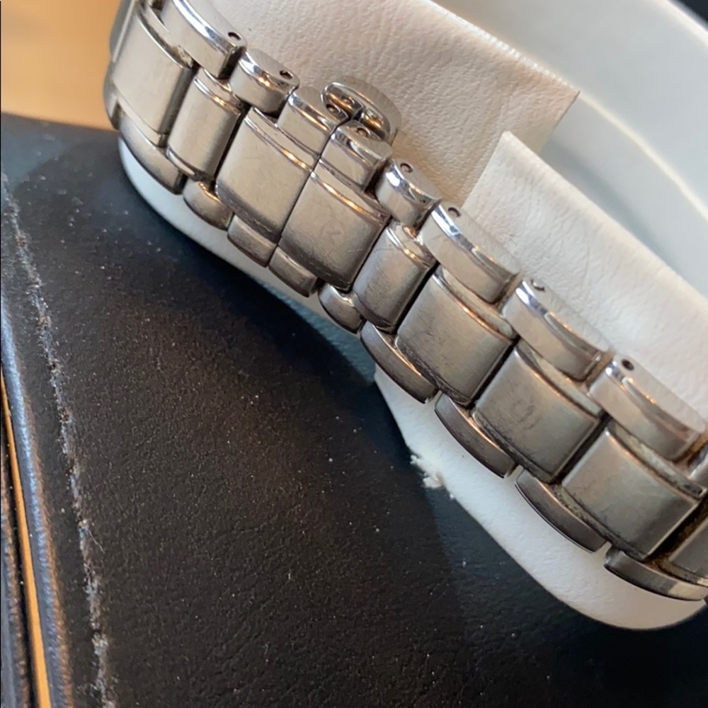 Women’s Movado watch in classic Silvertone & black face 100% Authentic - Picture 14 of 14